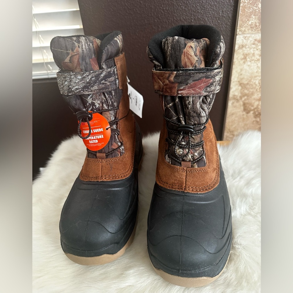 New Ozark Trail Camo Men’s Snow Boot With 3M Thinsulate. size 9. Waterproof!